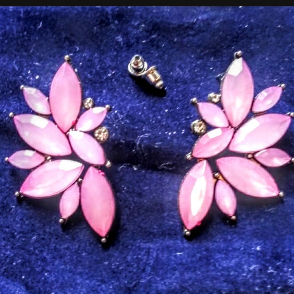 Pink Leaf Studs NEW